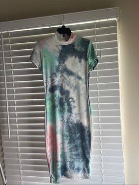 Heart Hips Pastel Tie-Dye Mock Neck Midi Dress in Pink Blue & Green Size S